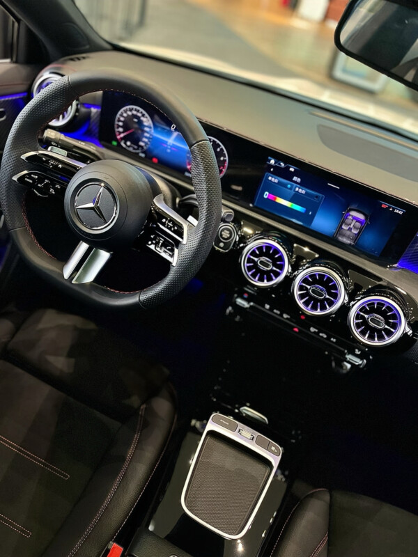 Mercedes-Benz A200L - Image 3